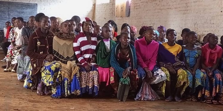 WALUNGU : La radio communautaire la Colombe Fm sensibilise les habitants du groupement de Luciga sur le processus électoral en cours en RDC.