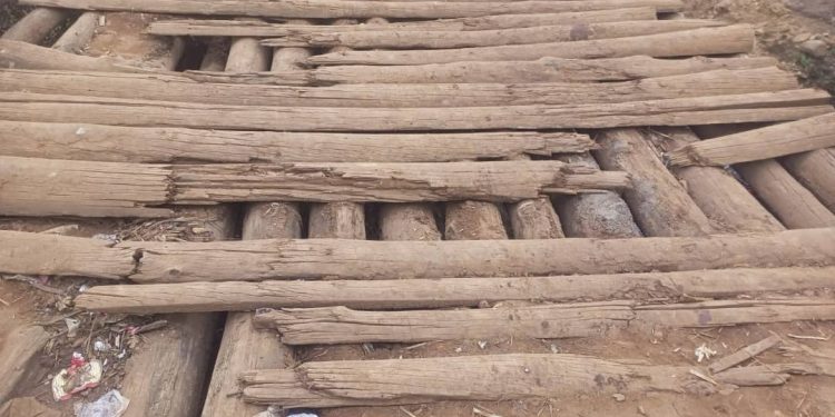NYANGEZI : La SOCEARUCO alerte sur l’état de délabrement très avancé du pont jeté sur la rivière Nyakadaka.