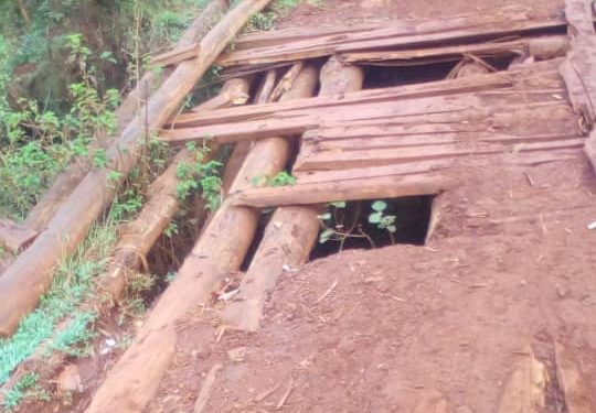 WALUNGU : Le pont reliant le village Buhesi au village Nfunzi, un danger à la vie des utilisateurs.