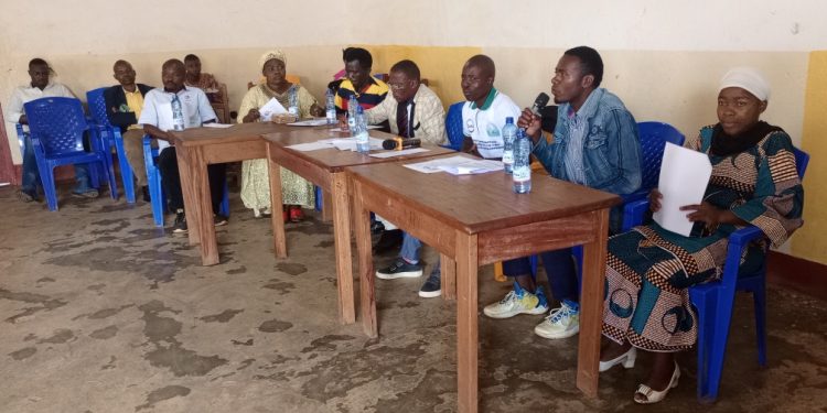 Processus électoral : La radio communautaire LA COLOMBE FM sensibilise les habitants du groupement de Walungu sur le profil d’un bon candidat.