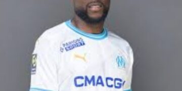 Mercato : Le FC Barcelone envisage Chancel Mbemba pour remplacer Araujo