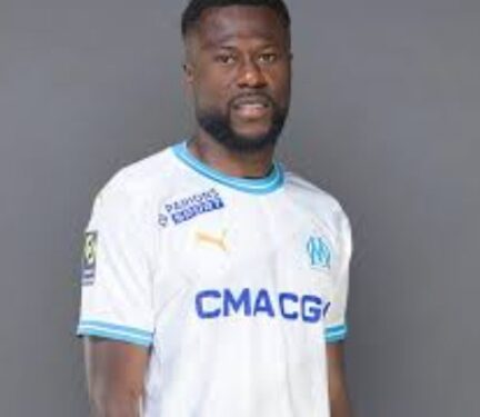 Mercato : Le FC Barcelone envisage Chancel Mbemba pour remplacer Araujo