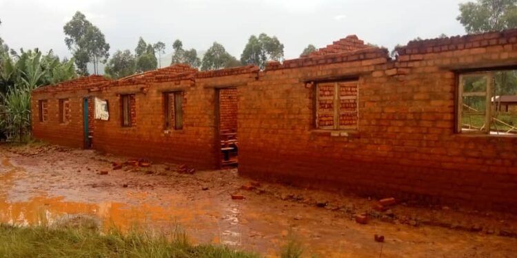 Ciherano : Trois salles de classes perdent la toiture et deux élèves blessés lors d’une forte pluie à Murhanga