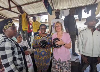 Bukavu : La famille du Dr Sosthene Birhange réconforte les détenus de la prison centrale de Bukavu et fait une assistance en vivres.