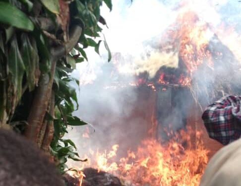 NYANGEZI : Un bébé sauvé de justesse d’un incendie à Mulende