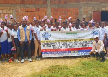 Kalehe : le Club des filles reporters de la RCBu sensibilise 100 filles de Hombo sur l’hygiène menstruelle