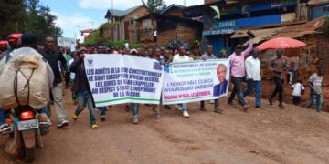 Kabare : La population de Nyantende dans la rue pour manifester leur colère après l’invalidation de Claude Nyamugabo Bazibuhe