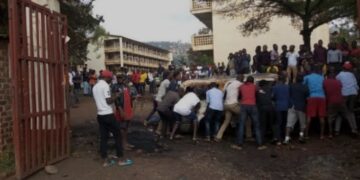 Bukavu : Les agents et étudiants de l’ISP Bukavu dans la rue pour réclamer la libération de leur Directeur Général enlevé par des inconnus 