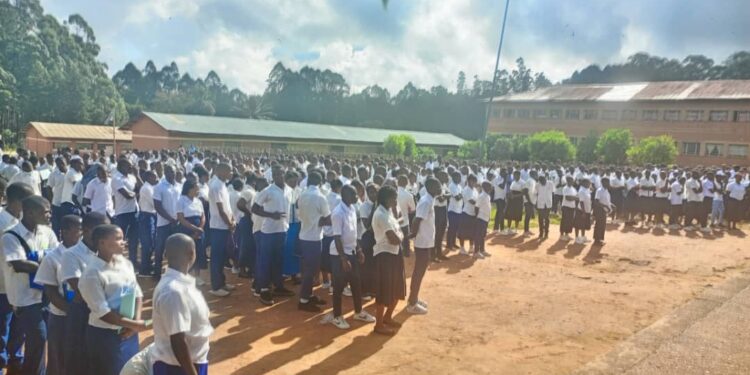 Walungu : 1241 candidats finalistes dont 637 filles passent les épreuves préliminaires des examens d’État édition 2023-2024 dans la sous-division de l’EPST Walungu 2