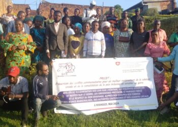 Nyangezi : DFE forme les membres de la communauté sur l’héritage et les avantages de l’enregistrement des enfants à l’état civil en 90 jours requis par la loi.