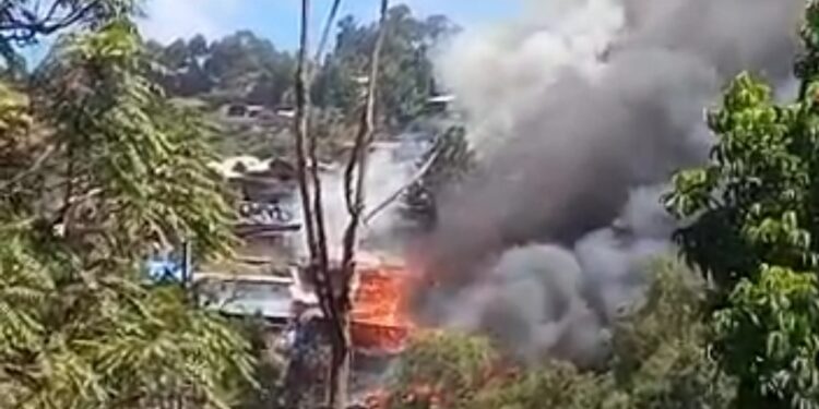 Bukavu : Un incendie consume plusieurs maisons sur la colline Kabwa kasirhe et laisse plus de 45 familles sans abris à Kadutu.