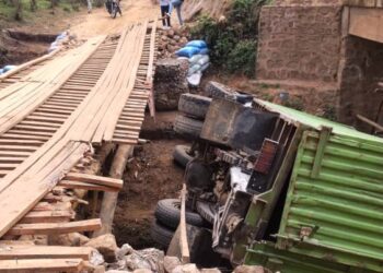 Nyangezi : Un accident routier fait des blessés et un camion endommagé sur la passerelle de déviation sur la rivière Kansise