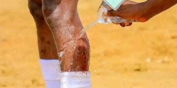 Football : un joueur professionnel doit éviter de jouer dans des mauvais terrains avec des joueurs non professionnels, voici 10 risques 