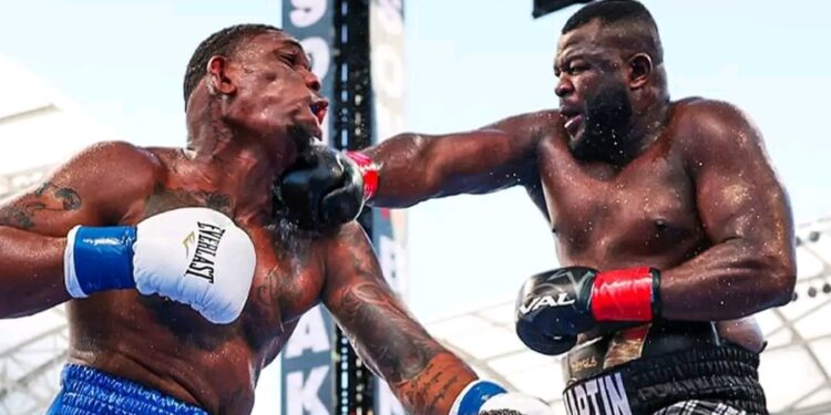 RDC/Box : Le boxeur congolais Martin Bakole remporte la victoire par KO contre l’Américain Jared Anderson.