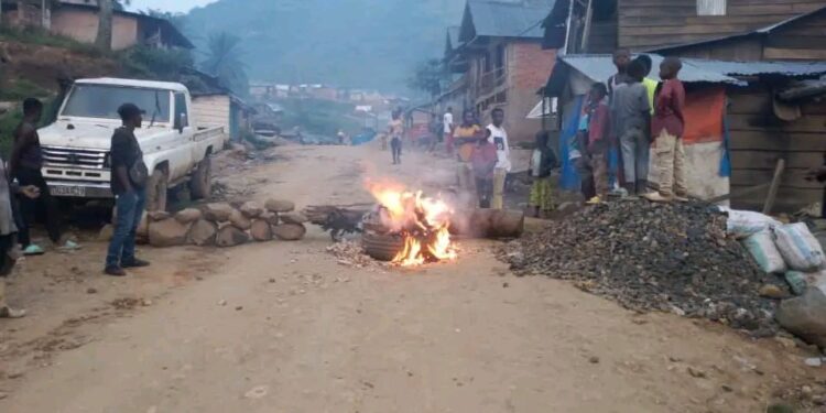 Mwenga : Les faîtières de la société civile dans la rue pour exiger la construction de la RN2