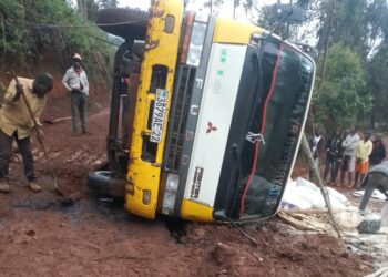 Walungu : Un véhicule transportant des denrées alimentaires se renverse à Madaka/Ciherano