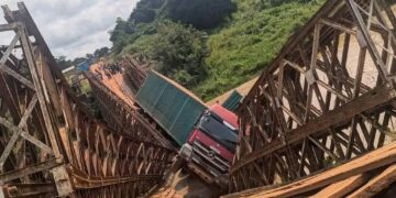 Ituri : Le pont Embo s’effondre et bloque la circulation entre Niania et Isiro