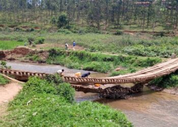Nyangezi : L’état des passerelles sur des rivières met en danger la vie des usagers