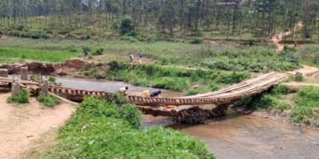Nyangezi : L’état des passerelles sur des rivières met en danger la vie des usagers