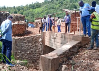 Nyangezi: Financé par la DDC, le guichet d’économie locale GEL Sud-Kivu remet la route Munya-Choga