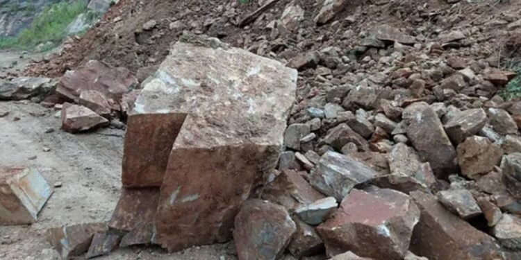 Walungu : Un éboulement de terre coupe le trafic entre Bukavu et Kamanyola dans les escarpements de Ngomo sur la RN5