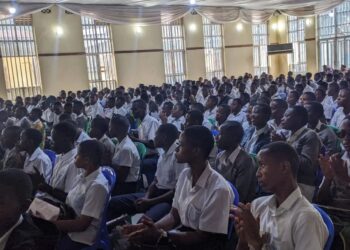 Bukavu : plus de 450 élèves mobilisés au “Mois vert” pour repenser l’environnement urbain et transformer les déchets en opportunités écologiques