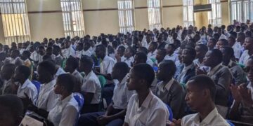 ‎Bukavu : plus de 450 élèves mobilisés au “Mois vert” pour repenser l’environnement urbain et transformer les déchets en opportunités écologiques